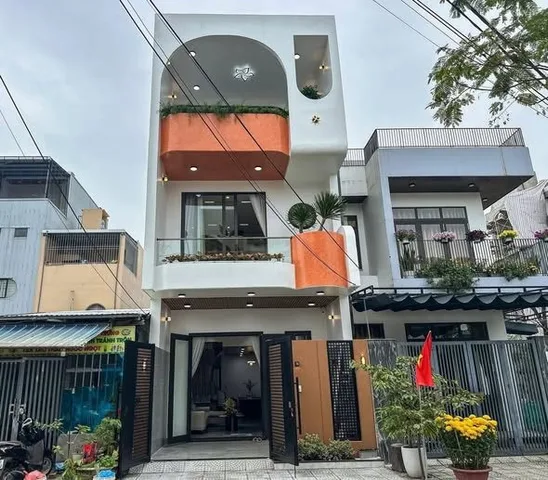 Chính Chủ Cần Bán Gấp Nhà 2 Lầu 3PN 4WC - Giá Cực Mềm - Đường Tô Ký - Hóc Môn - TPHCM