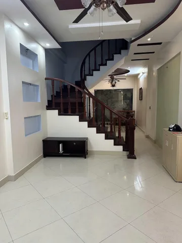 Cho thuê nhà ngõ 105 Yên Hoà, Cầu Giấy 60M x 5T giá 18 triệu