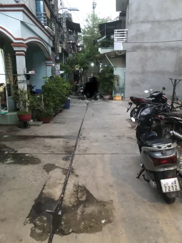 Nhà Mới Đẹp 50M2 Hẻm Xe Hơi chỉ 5.35Tỷ - Ngay Tỉnh Lộ 10 Giáp Khu Tên Lửa
