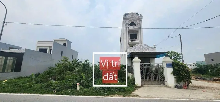 ❎Mặt đường liên xã 203 Lâm Động - Thiên Hương
L/h;076.231.9990 em Thuý
🛑DT : 125m2 - Ngang 5m
🛑Hướng Đông cực đẹp

👉Mặt đường liên xã rộng tới 12m, 4 làn xe ô tô tránh nhau thoải mái 
👉Kinh doanh buôn bán cực đẹp
👉Ngay giáp cạnh KCN Nam Cầu Kiền và