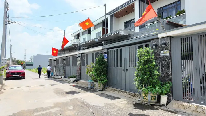 NHÀ LẦU GẦN CỔNG 11 BIÊN HOÀ - HOÀN CÔNG ĐẦY ĐỦ CHỈ 800TR SỞ HỮU NGAY✅