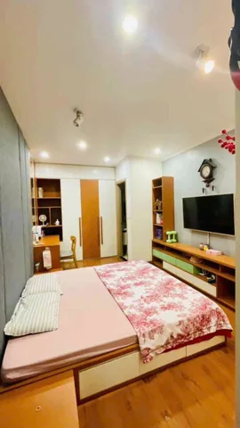🏡 TÂN MAI – NHÀ ĐẸP 5 TẦNG – 3 NGỦ – CHỈ 1 NHÀ RA Ô TÔ TRÁNH – GIÁ HƠN 5 TỶ 🏡
🔹 Diện tích: 30m²
🔹 Kết cấu: 4 tầng kiên cố
🔹 Công năng: 3 phòng ngủ đầy đủ
🔹 Pháp lý: Sổ đỏ chính chủ, sẵn sàng giao dịch
🔹 Giá chào: Hơn 5 tỷ (có thương lượng