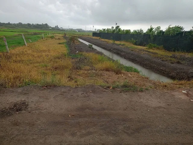 Mặt tiền đường, gần các khu công nghiệp lớn.