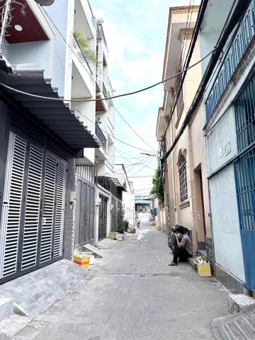 GẤP! bán đất tặng nhà, full thổ cư 180m2, ngang 8.8m, dưới 30 triệu/m2