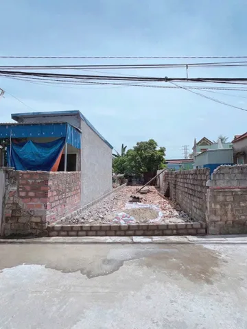 Đất Kiền Bái - Thiên Hương 
L/h:076.231.9990 em Thúy 
Nằm trên trục đường thông kết nối trục liên phường với đường liên tỉnh 352
Ngay cạnh khu TĐC Kiền Bái
Diện tích : 81m vuông chưa trừ hành lang hiến mở rộng đường quy hoạch 1/2000
Gi.á đầu tư : 1tỷ