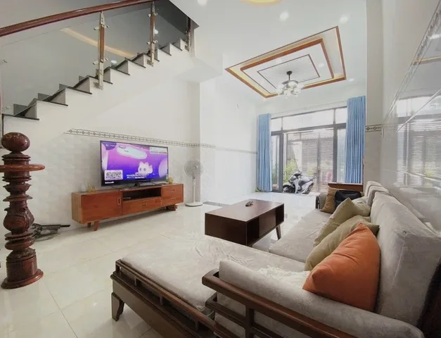 Chỉ 5.1 tỷ nhà mới đẹp lung linh sát BX Miền Tây DT (64m2)3 tầng xách vali vào ở ngay (KK11).