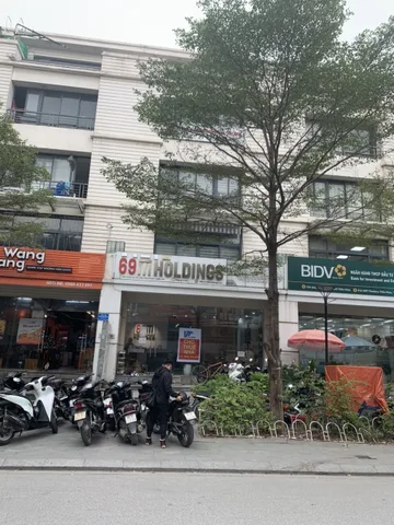 Cho Thuê Nhà Mặt Phố Mạc Thái Tổ 100m² x 5 Tầng, Mặt Tiền 6m, Thông Sàn Kinh Doanh