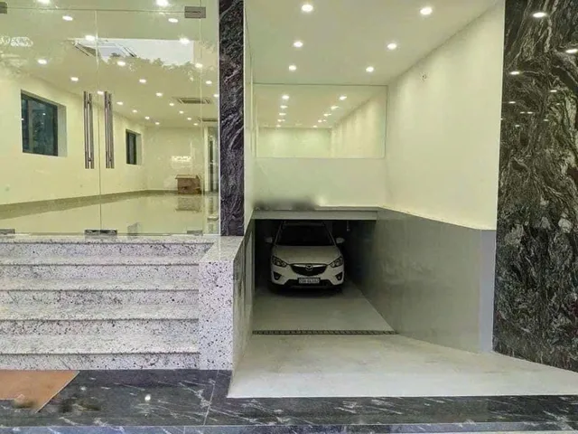 Cho Thuê Toà Nhà Mặt Phố Ngã Tư Phố Huế - Bạch Mai - Trần Khát Chân 150m, 5 Tầng Thang Máy, Mặt Tiền 8m