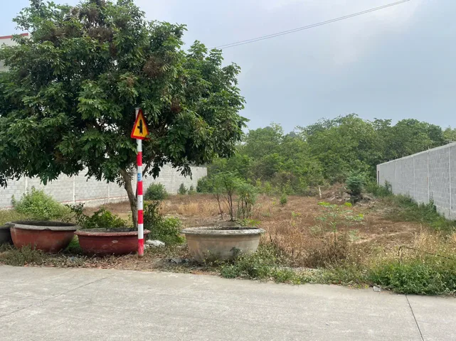 Ngay khu nghĩ dưỡng 3 sao, sát khu Safari Thảo Cầm Viên - Bờ kênh mát