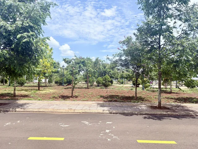 Đất nền khu đô thị Ân Phú đối diện công viên