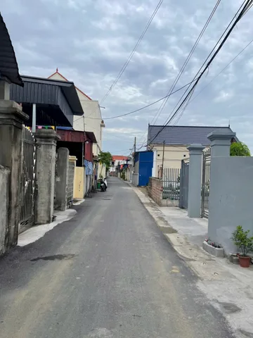 Bán lô đất mặt đường nhựa TDP Đông Môn phường Hoà Bình.l/h:076.231.9990 em Thuý
Diện tích 43,5m, mặt tiền gần 4m
Đường rộng 5m, khu vực dân cư đông đúc
Giá 1tỷ3xx