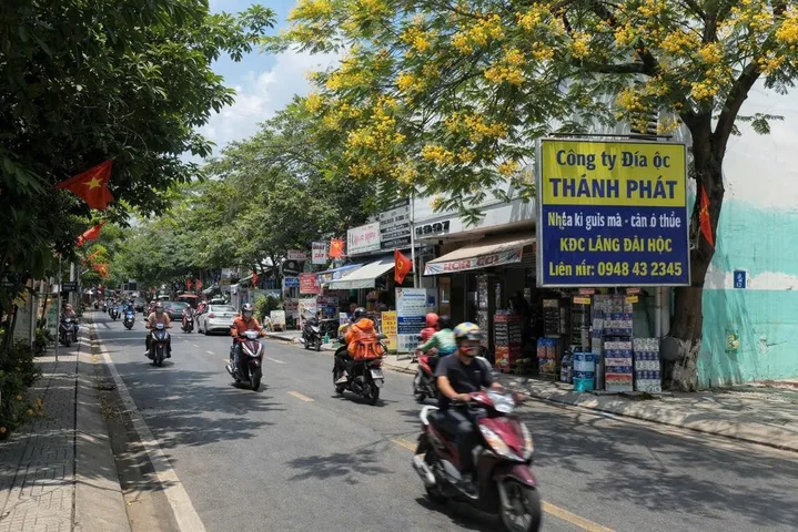 Bán đất kdc Làng Đại học khu A, Đường 20m, 6x30 , giá : 20,5 tỷ