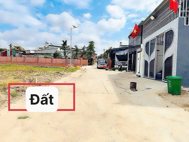 Đất hẻm 18 Ung Văn Khiêm - giá rẻ nhất khu vực mà diện tích rộng rãi - thoáng mát - dân cư yên bình .
(Hẻm 200 Y Wang cũ)