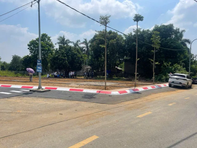 BÁN ĐẤT MẶT ĐƯỜNG KINH DOANH DIÊNH TÍCH 100m TOÀN BỘ THỔ CƯ