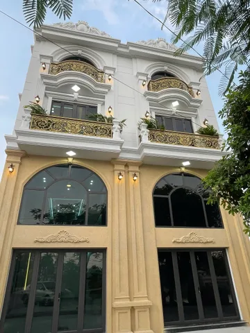 🔥 NHÀ VIEW HỒ CỰC ĐẸP – THIÊN HƯƠNG, THUỶ NGUYÊN .L/h:076.231.9990 em Thuý

🏡 Nhà mới 3,5 tầng, đường thông, 2 ô tô đỗ cửa, gần KCN Aurora.

✅ Gara ô tô
✅ 3 PN - 4 WC
✅ Tặng full nội thất cao cấp.
✅ View hồ thoáng mát

📐 DT : 52- 54m, ngang 5m, h