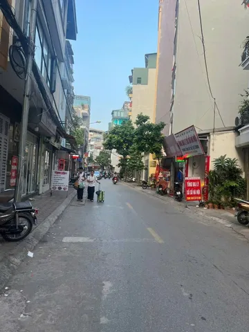 Cho thuê nhà MP Chùa Quỳnh, Bạch Mai, Hai Bà Trưng 25M x 5T giá 13tr KD SẦM UẤT