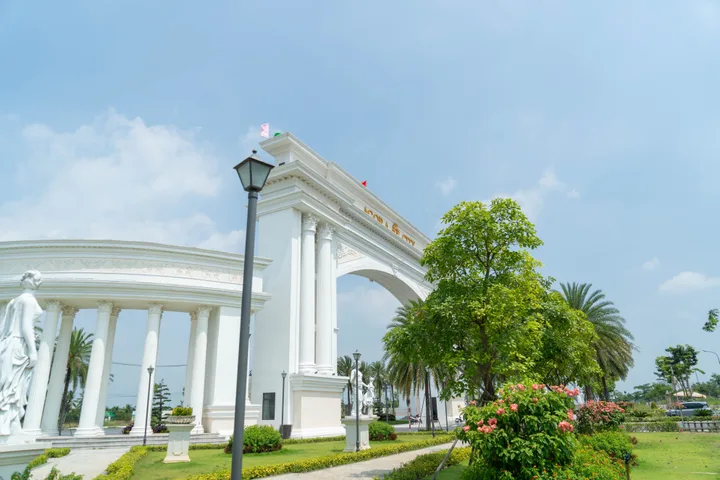 Bán gấp lô đất 108m2 ngay trung tâm hành chính xã Thủ Thừa gần siêu thị coopmart có sổ hồng riêng