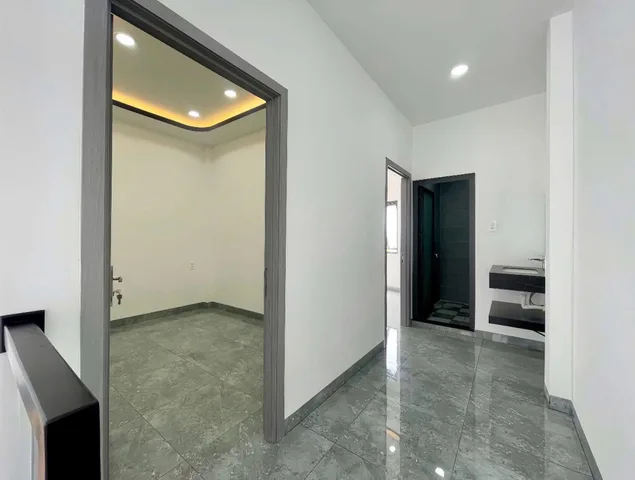 NHÀ 1 TRỆT 1 LỬNG, 3 PHÒNG NGỦ ,SỔ RIÊNG THỔ CƯ,NGAY TRUNG TÂM,500TR NHẬN NHÀ