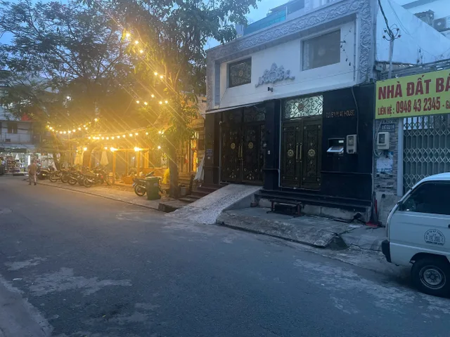 Bán nhà làng Đại học khu B , DT: 7x30  .thu nhập 25tr/th . Giá : 18tỷ
