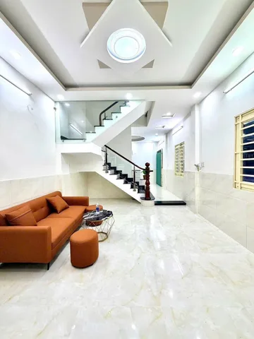 Nhà ngộp cần bán gấp dt 60m2 tại phường 06, quận 11 gồm 2 pn, 2wc, shr đầy đủ tiện nghi