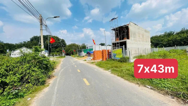 Chủ gửi bán lô đất 300m² thổ cư 100m² giá bao sổ 585tr, cách chợ Thái Bình 1km ở Minh Thạnh.