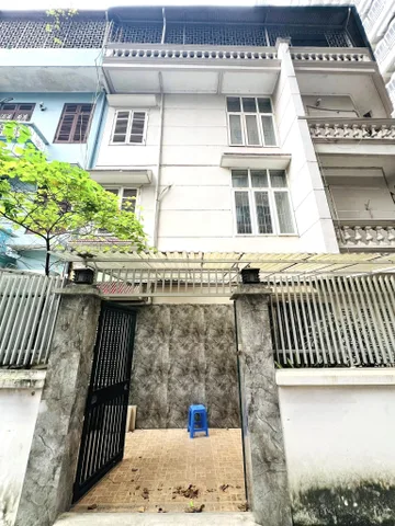 Cho thuê nhà TRẦN QUỐC HOÀN, Nguyễn Phong Sắc. 20 triệu/ tháng. Phù hợp làm Văn Phòng, Kho, KD Onl