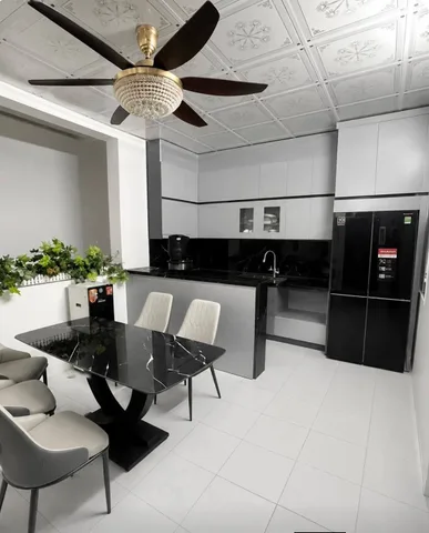 tại Thị trấn Quỳnh Phụ (phường quỳnh phụ)
       - Diện tích: 111,8m²
       - Công năng sử dụng:
         + 02 phòng ngủ
         + 01 nhà vệ sinh
      - Không gian sinh hoạt rộng rãi, phù hợp cho gia đình 
Và đặc biệt: Chủ bàn giao nội thất và 1 