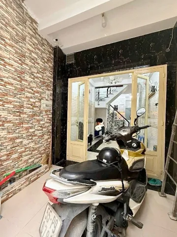 BÁN NHÀ 3 TẦNG HIẾM SÁT MẶT TIỀN NGUYỄN TRÃI QUẬN 5