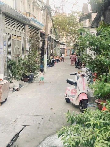 Đất bến xe buyt hiệp thành xe hơi đổ cửa