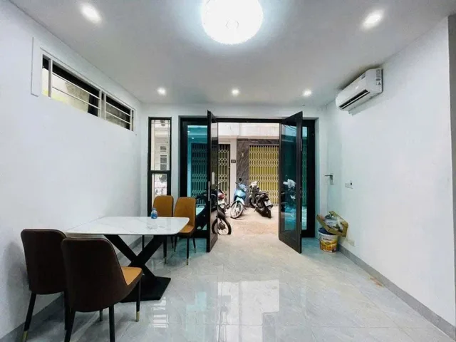 Bán Nhà Phố Yên Hòa - Cầu Giấy 30m2 x 5T | Lô Góc 3 Thoáng, Full Nội Thất, Sổ Cầm Tay