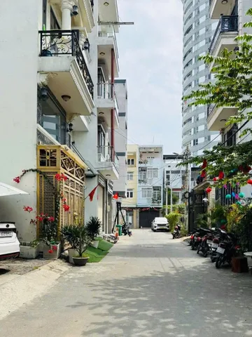Chủ cần tiền bán gấp căn nhà 3 tầng 4x12m xe hơi ngay cửa
