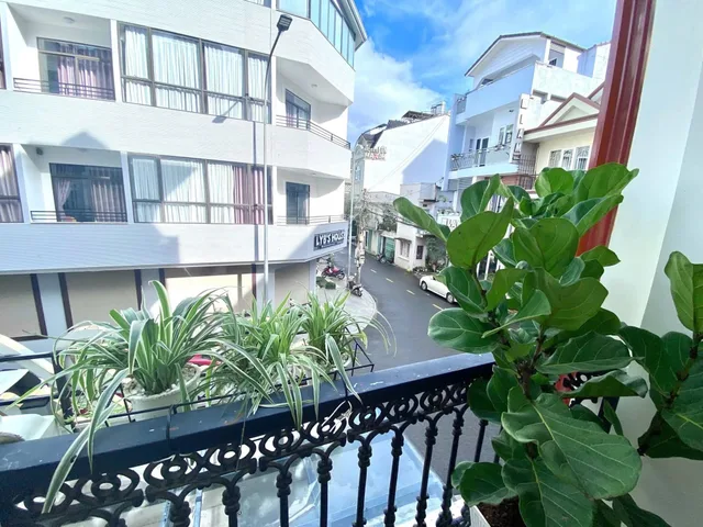 KHÁCH SẠN TRUNG TÂM ĐÀ LẠT CÁCH HỒ XUÂN HƯƠNG 550M