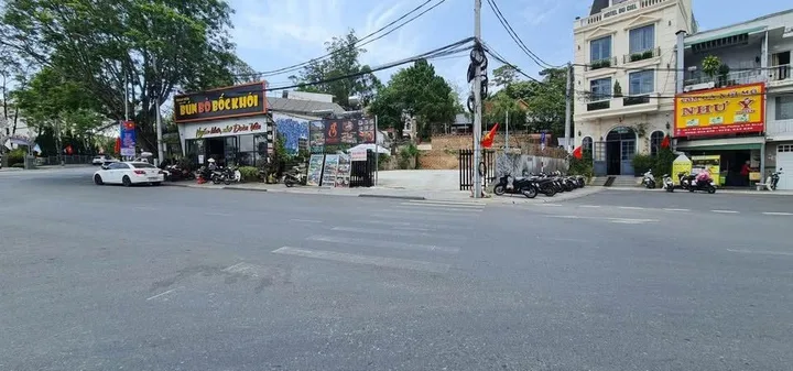 Bán nhà hàng - Khách sạn: Bán biệt thự hai mặt tiền ô tô Phường 6 - Đà lạt