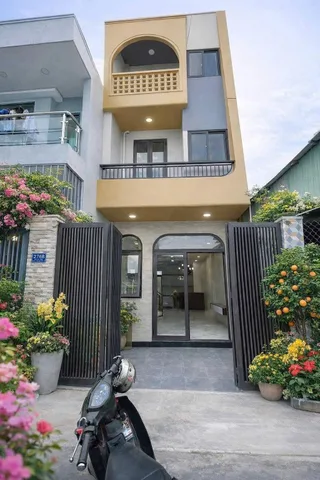 🔥 Bán gấp nhà đẹp ngay đường Trương Công Định giá chỉ 3 tỷ 760 ở Q.Tân Bình, 60m². SHR hẻm xe hơi 🔥