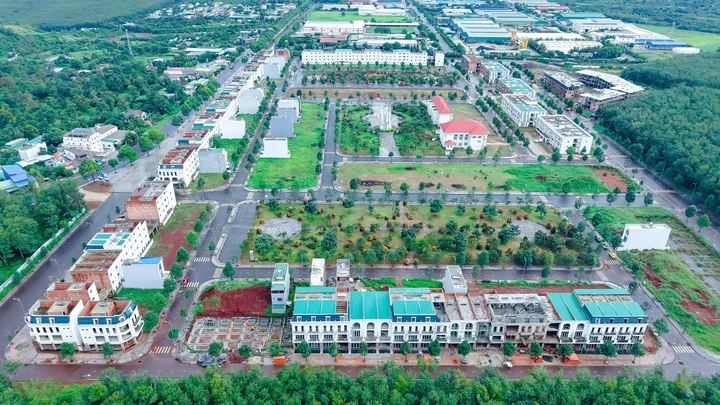 Nhà mặt tiền đường 32m Khu đô thị Ân Phú