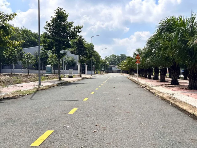 Bán đất chính chủ 235m2, thổ cư 100%, sổ hồng trao tay, xây dựng tự do.