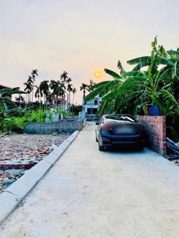 Bán 62.8 m Lâm Động ngõ ô tô cách đường nhựa 50 m . Ngang 4.5 m L/h;076.231.9990 em Thuý . Khu dân cư đông đúc k lỗi lầm