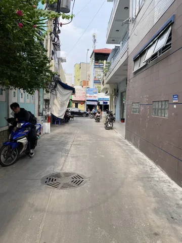 Giảm gần 1 tỷ – còn 8.2 tỷ 
Nhà đẹp ngay sau chợ vải Tân Bình, hẻm xe hơi thông