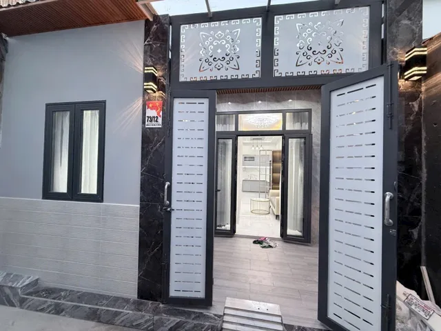 🏠 Bán nhà hẻm 73/ mới hoàn thiện đường 46 F. Hiệp Bình ...đối diện gigamall 
Dt : 5 x 10 ( 50m2 ) Kết cấu : 2PN , 1 toilet , Bếp lớn , phòng khách 
👉Sân rộng 2m ( để 2-3 chiếc xe thoải mái ) 
Điện nước chính , mua bán ccvb . Hướng Nam 

💸💸 Giá : 2ty 