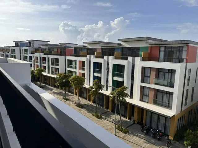 CHÍNH CHỦ BÁN GẤP NHÀ PHỐ LIỀN KỀ KĐT MEYHOMES CAPITAL TRUNG TÂM HỘI NGHỊ APEC
