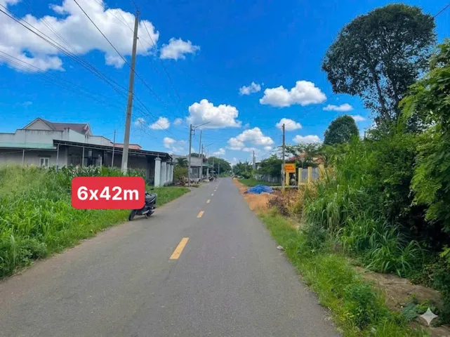 Chủ cần tiền kinh doanh nên ra gấp lô đất 250m2, mặt tiền ngang 6m, cách QL13 1km.