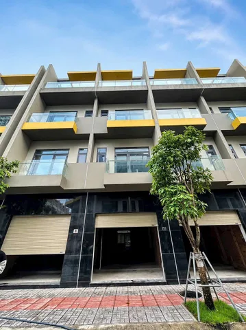 Nhà trung tâm thành phố đường lớn 36m