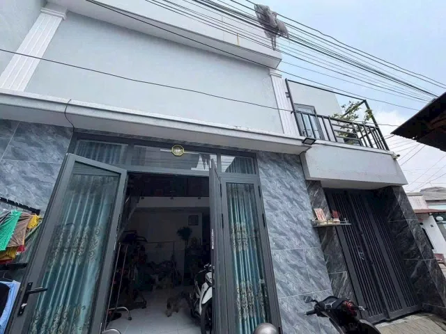 Nhà 1 trệt 1 lững mới toanh ( phường bửu hoà), chủ đang ngộp ngân hàng nên chốt giá 2,3ti