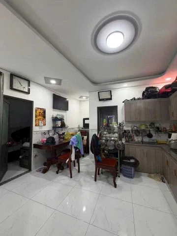 Nhà 1 trệt 1 lững mới toanh ( phường bửu hoà), chủ đang ngộp ngân hàng nên chốt giá 2,3ti