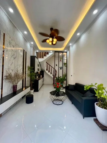 Giảm sốc, chỉ 7,05 tỷ, bán nhà Việt Hưng, Long Biên, 33m2, 5 tầng, ngõ thoáng, thuận tiện