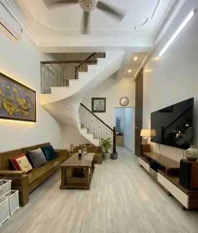Cho thuê nhà ngõ 569 Lạc Long Quân. 10 triệu/tháng. Phù hợp ở Hộ Gia Đình
