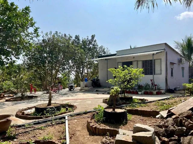 Bán nhanh căn vườn ở ngay Hồ Chí Minh - Gần 1000m2, gần đường lớn