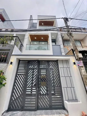 ✅Chủ gửi: Nhà 3 lầu - 4,75 Tỷ thương lượng mạnh.

Bán nhà hẻm 47 Trường Lưu - Phường Long Trường - Quận 9

💰Giá: 4,75 Tỷ - Thương Lượng ❌

🍀DT: 51m2 - Sàn: 120m2
👉Nhà thiết kế 1 trệt 2 lầu có 4PN, 3WC.
🚗 Hẻm thông 6m - sau lưng chợ Long Trường, kh
