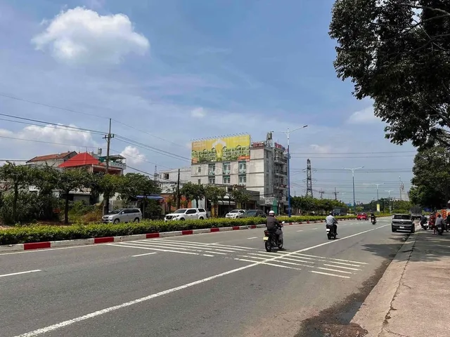Mặt bằng ngang 15m ngay vòng xoay TP Mới Bình Dương