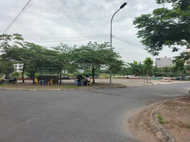 Bán lô DCDV chu mẫu 2, Vân Dương, BN. Dt 99m2 MT 4,5m hướng Đông. Giá bán 5.2tỷ
